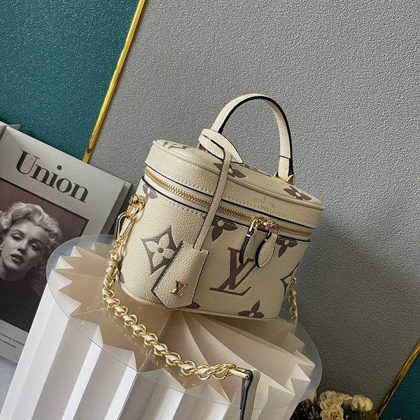 ルイヴィトンバッグ背面デザイン